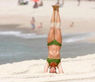 Carolina Dieckmann feet photo thumbnail