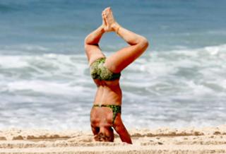 Carolina Dieckmann feet photo thumbnail