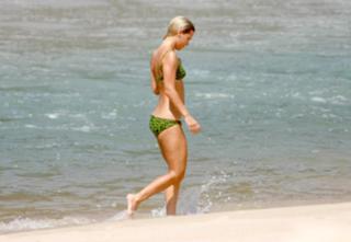 Carolina Dieckmann feet photo thumbnail