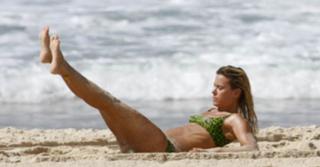 Carolina Dieckmann feet photo thumbnail
