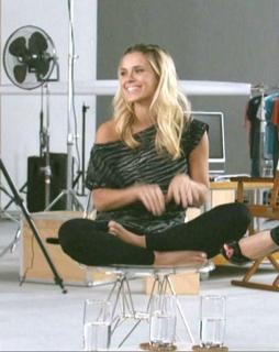 Carolina Dieckmann feet photo thumbnail