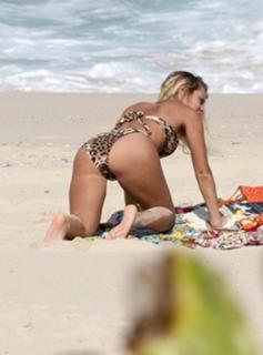 Carolina Dieckmann feet photo thumbnail