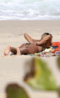 Carolina Dieckmann feet photo thumbnail