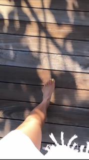 Kylie Jenner feet photo thumbnail
