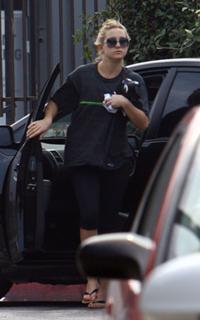 Kate Hudson feet photo thumbnail