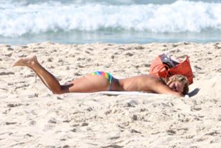 Carolina Dieckmann feet photo thumbnail