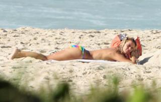 Carolina Dieckmann feet photo thumbnail