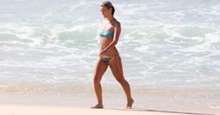 Carolina Dieckmann feet photo thumbnail