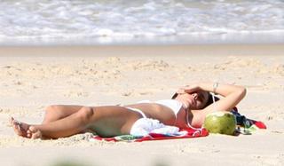 Carolina Dieckmann feet photo thumbnail