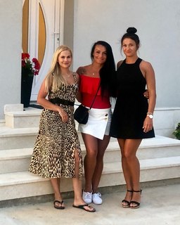 Karolina Kowalkiewicz feet photo thumbnail