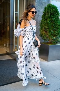 Jessica Alba feet photo thumbnail