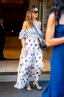 Jessica Alba feet photo thumbnail