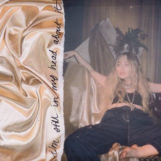 Sabrina Carpenter feet photo thumbnail