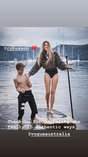 Elle Macpherson feet photo thumbnail