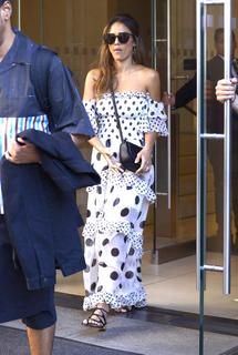 Jessica Alba feet photo thumbnail