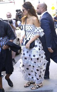 Jessica Alba feet photo thumbnail