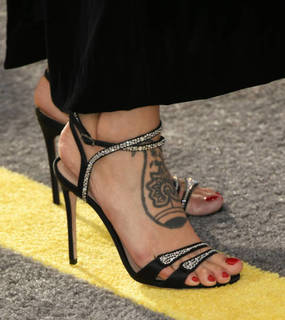 Eiza González feet photo thumbnail
