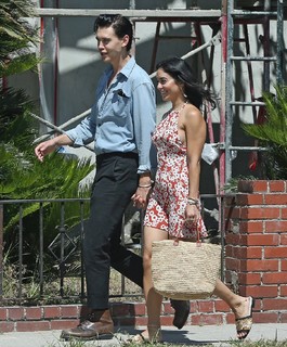 Vanessa Hudgens feet photo thumbnail