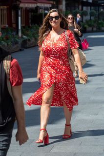 Kelly Brook feet photo thumbnail
