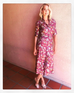Jenna Elfman feet photo thumbnail