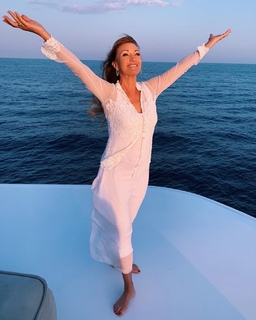 Jane Seymour feet photo thumbnail
