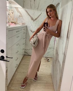 Rosie Huntington-Whiteley feet photo thumbnail