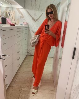 Rosie Huntington-Whiteley feet photo thumbnail