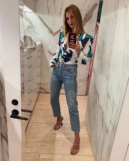 Rosie Huntington-Whiteley feet photo thumbnail