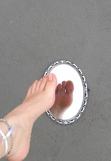 Isa Pes feet photo thumbnail
