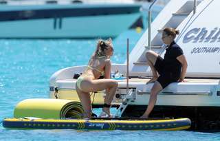 Perrie Edwards feet photo thumbnail