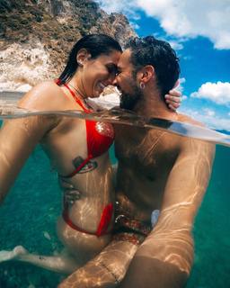 Valentina Vignali feet photo thumbnail