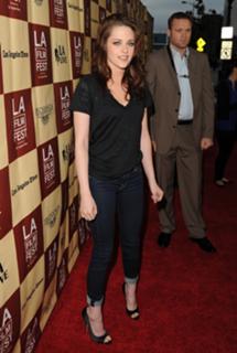 Kristen Stewart feet photo thumbnail