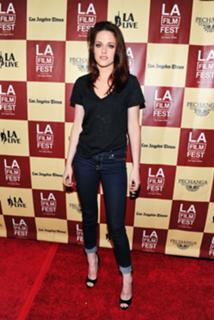 Kristen Stewart feet photo thumbnail
