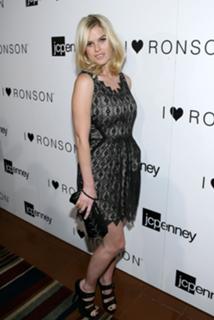 Alice Eve feet photo thumbnail