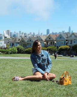 Iris Mittenaere feet photo thumbnail