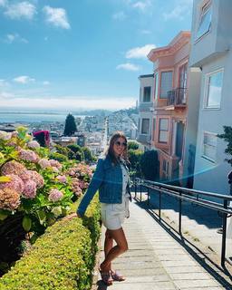 Iris Mittenaere feet photo thumbnail