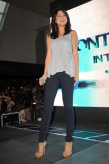Selena Gomez feet photo thumbnail