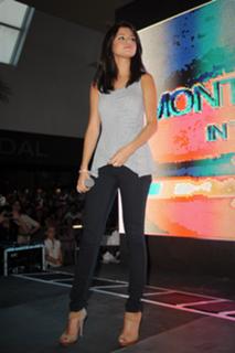 Selena Gomez feet photo thumbnail