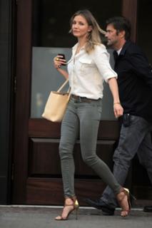 Cameron Diaz feet photo thumbnail