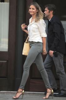 Cameron Diaz feet photo thumbnail