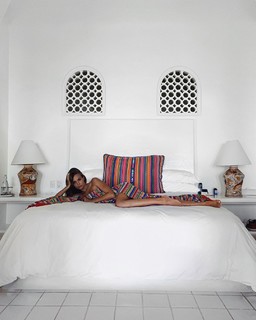 Josephine Skriver feet photo thumbnail