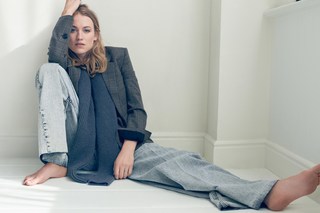 Yvonne Strahovski feet photo thumbnail