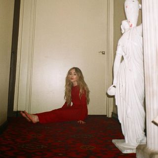 Sabrina Carpenter feet photo thumbnail