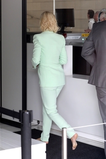 Katy Perry feet photo thumbnail