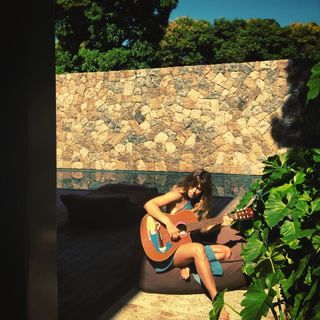Carolina Dieckmann feet photo thumbnail