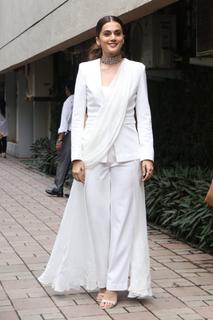 Taapsee Pannu feet photo thumbnail
