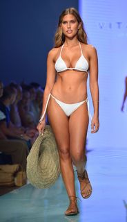 Kara Del Toro feet photo thumbnail
