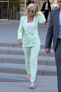 Katy Perry feet photo thumbnail