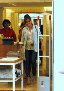 Juliana Paes feet photo thumbnail
