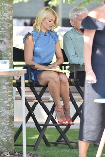 Holly Willoughby feet photo thumbnail